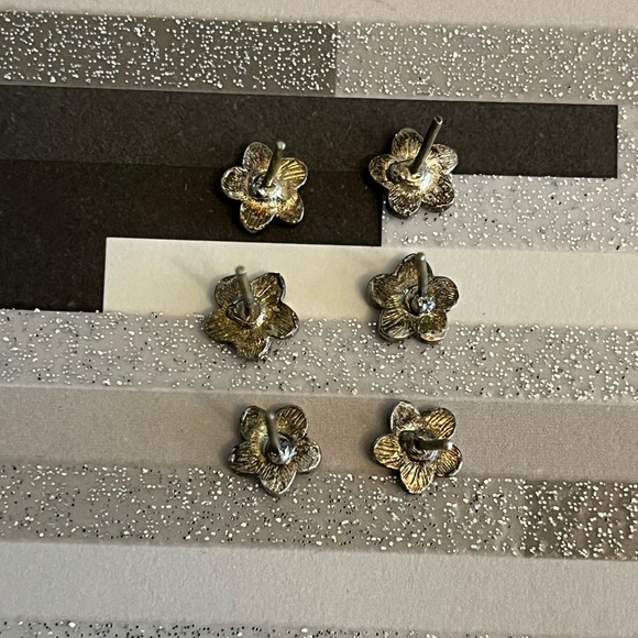 Y2K flower earrings 🖤 - Picture 5 of 6